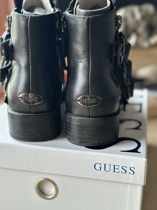 Ghete Guess din piele naturala