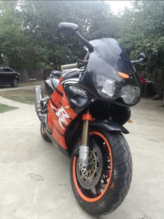 Dezmembrez Honda 900 RR SC28