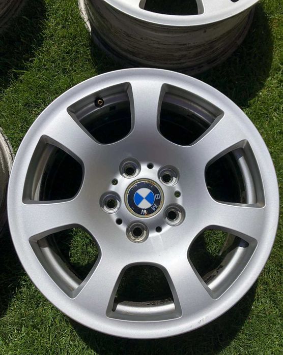 Продавам 4 бр. оригинални  джанти за БМВ Е 60 като нови. Цена 350 лв.