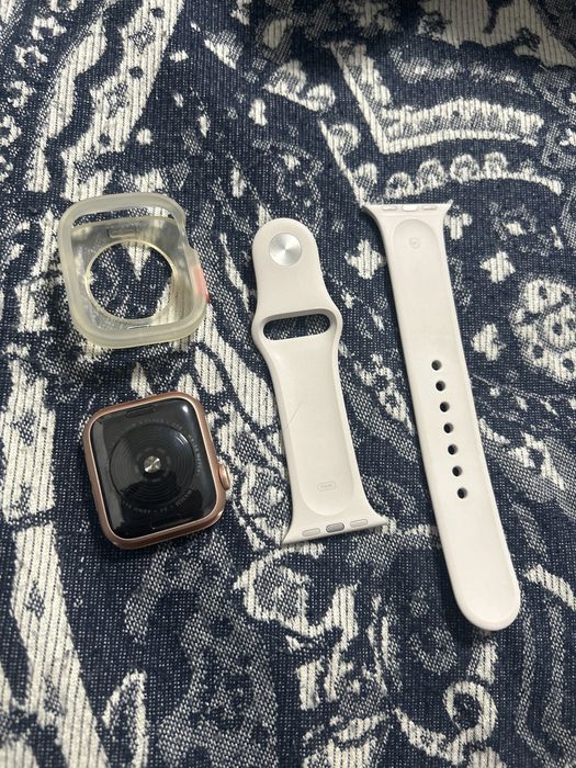 Apple Watch SE 40mm. Aluminum
