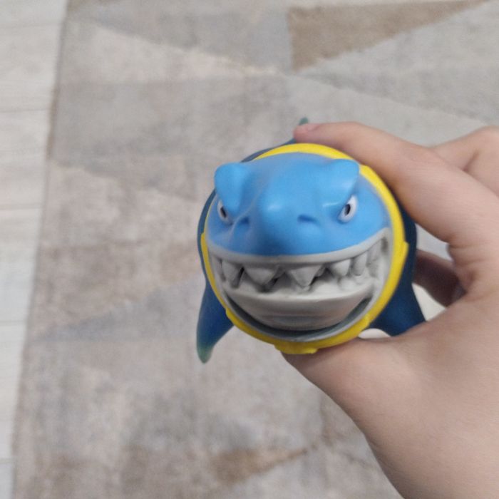 Игрушка антистресс акула оригинал б/у