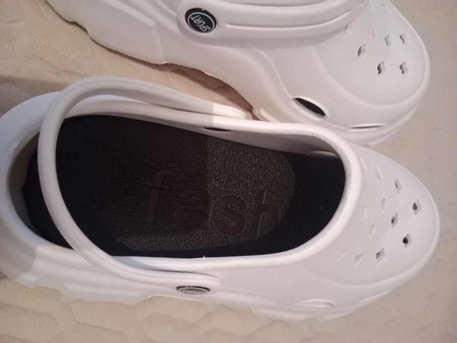 Медицинские кроксы.