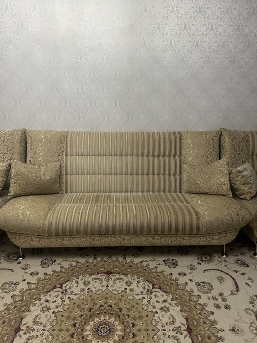 Продаю диван с креслами