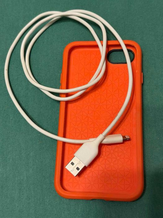 Продавам IPhone SE 128 GB
