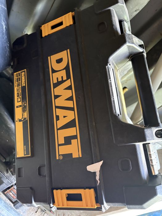 Куфари от перфори Dewalt