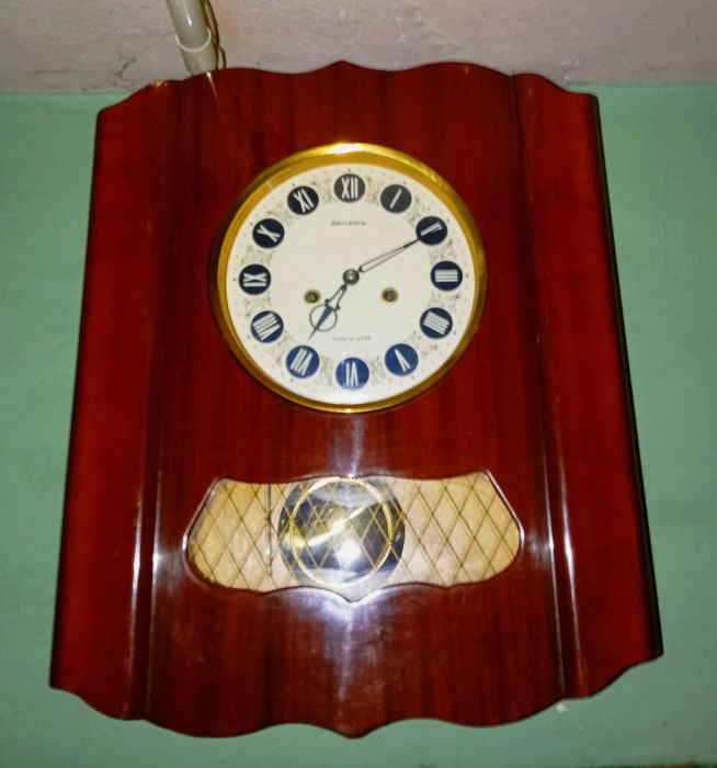 Стенен часовник Янтар книга.