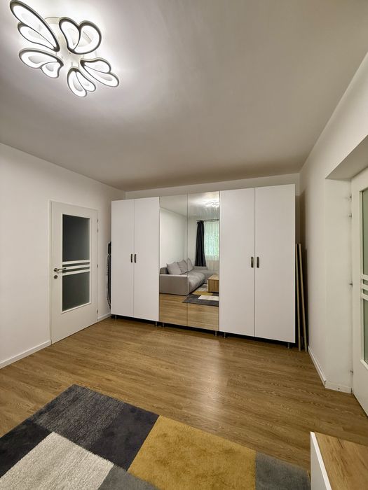 Inchiriez apartament 3 camere