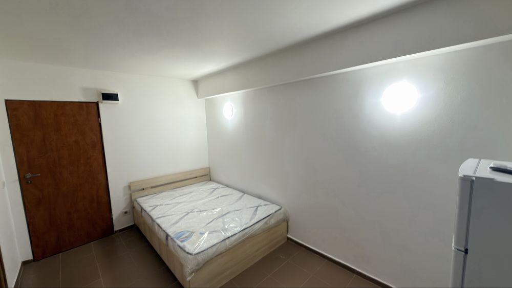 Inchiriez camera  in vilă