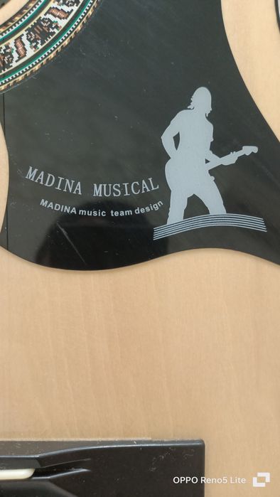 Продам гитару в хорошем состоянии