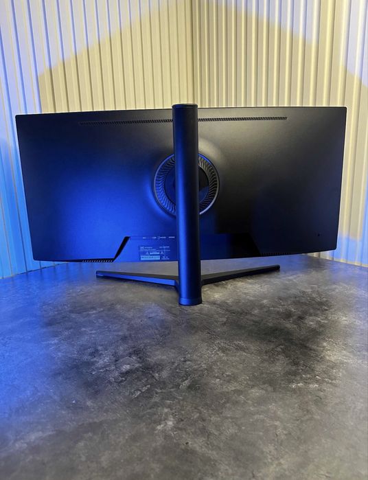 Xtech 34 curved 165 ghz monitor