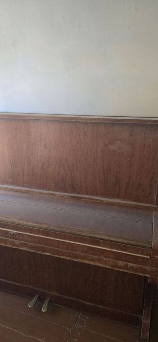 Продаётся пианино красный октябрь