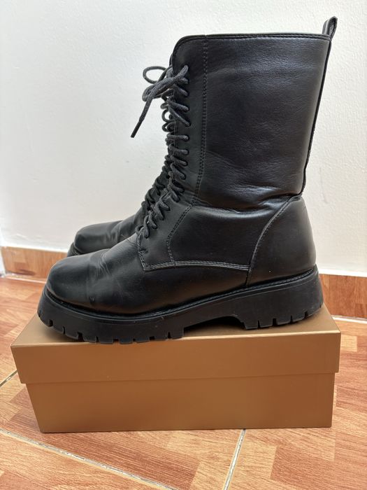 Продам зимние ботинки женские