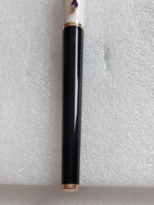 Автентичен,Лимитиран химикал(MONTBLANC) Ingrid Bergman.позлата, емайл