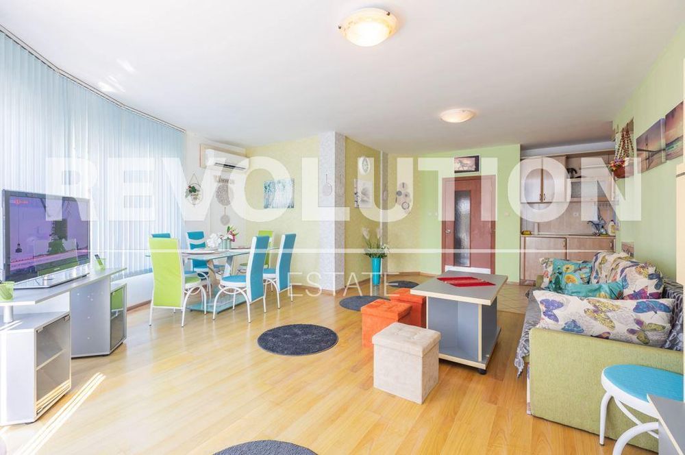 Четиристаен апартамент в района на Общината!