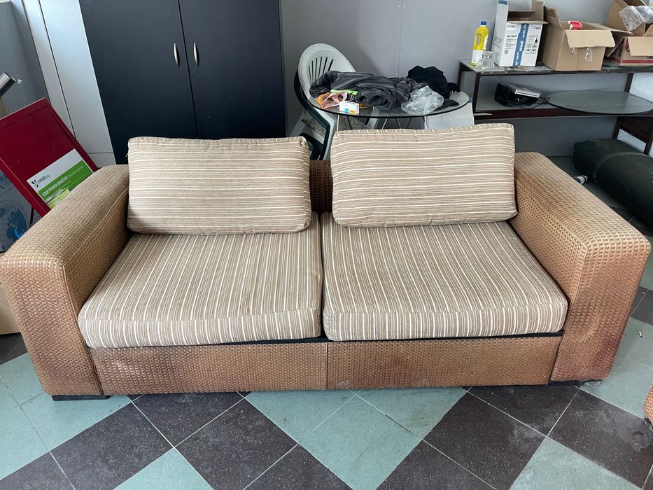 Разтегателен диван и 2 броя фотьойли