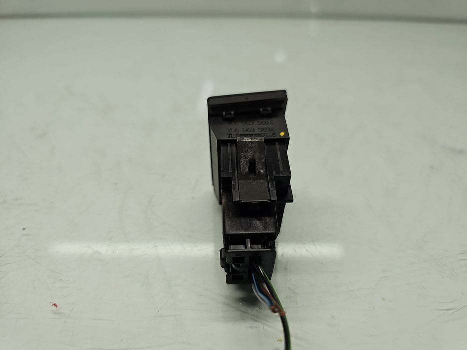 Buton incalzire scaune Volkswagen Touareg (7LA, 7L6) [Fabr 2003-2010]