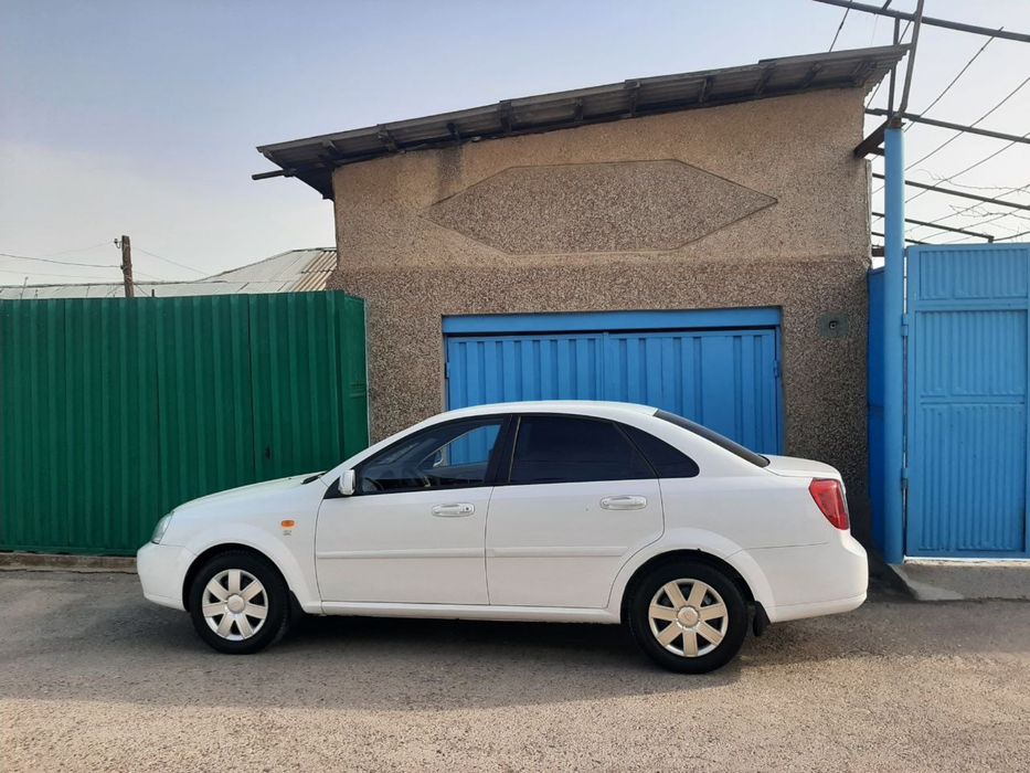 LACETTI сотилади 2010 йил 1 позиция нархи келишилади