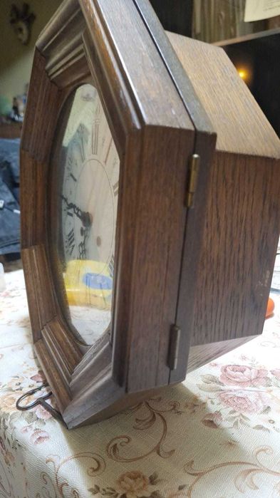 Ceas de perete mecanic