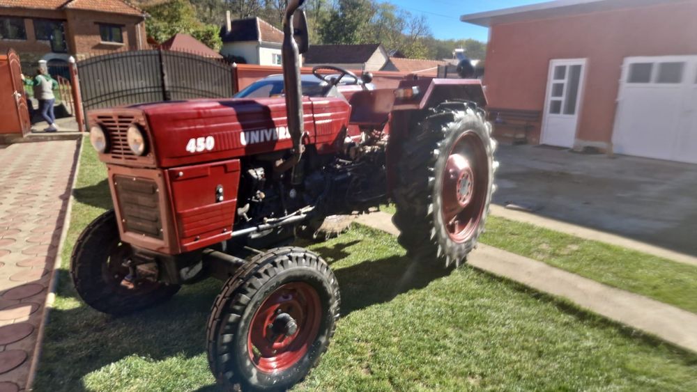 Tractor universal 450