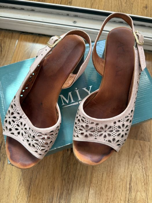 Продам босоножки