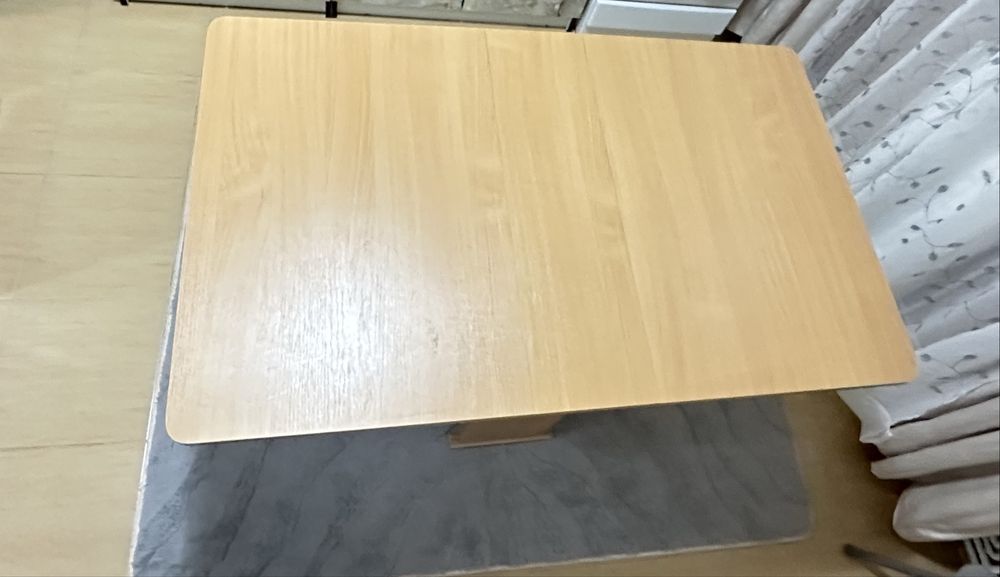 Vand masa de bucatarie  + 2 scaune incluse