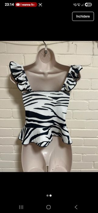 Vând top tip corset cu print zebra alb-negru
