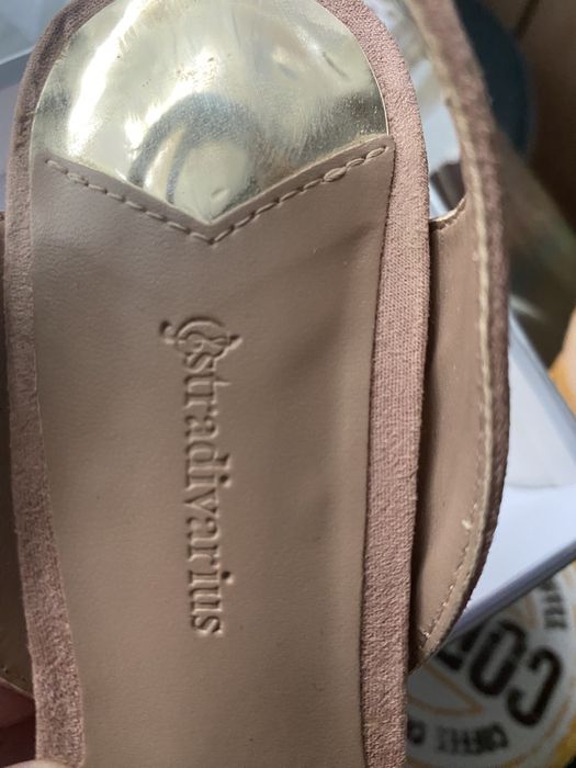 Sandale roz prafuit si negre