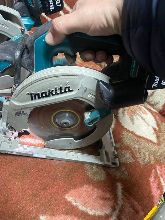 Circular Makita dhs680