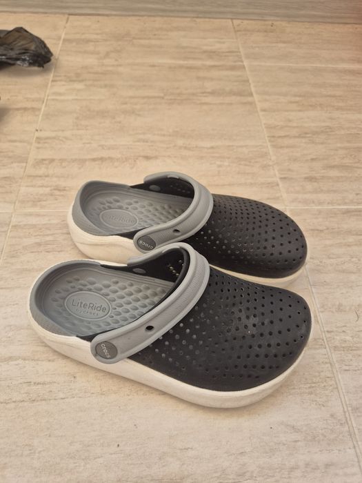 Кроксы срочно продаю