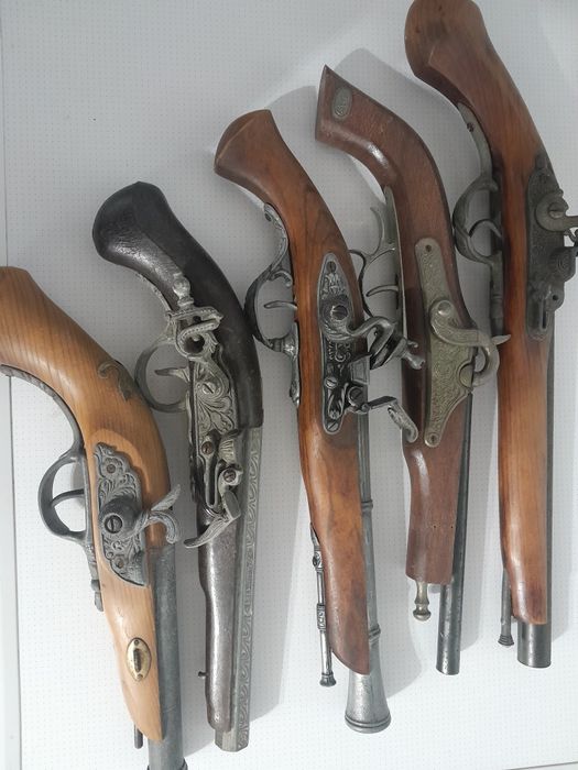 Pistoale panoplie