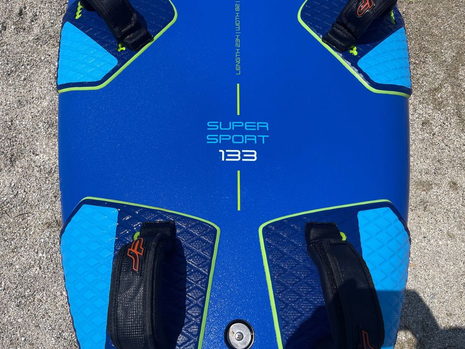 Vand placa de windsurf JP Australia Supersport 133 l 2023.