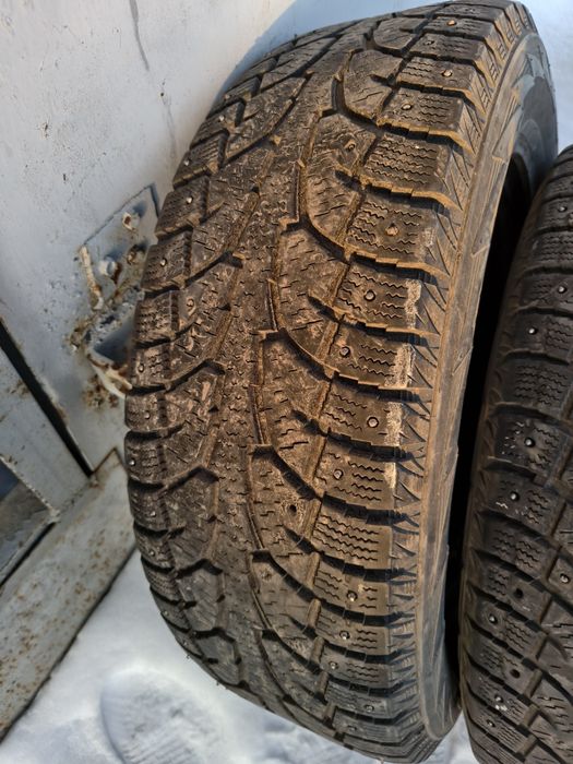 Продам зимние шины 235/65/17