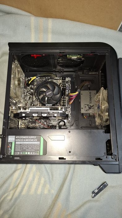 Vand pc ryzen 5 1400,gtx 10502gb