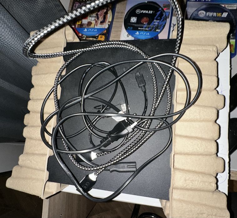 PlayStation4+Jocuri+mouse si tastatura+boxe+volan gaming