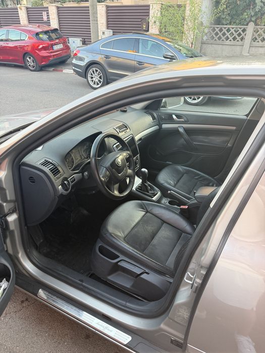 Vand Skoda Octavia 2 Facelift Laurin&Klement // 1.9 TDI masina personala 2009 luna 7 // 284.xxx KM masina intretinuta cu revizii si schimburi facute