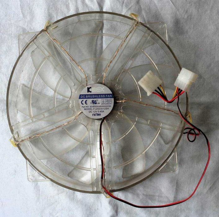 огромный вентилятор для корпуса электроники