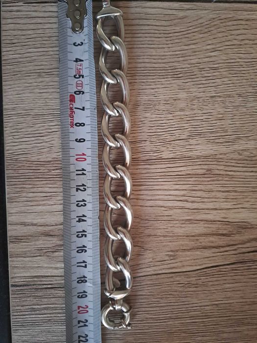 Масивна сребърна гривна