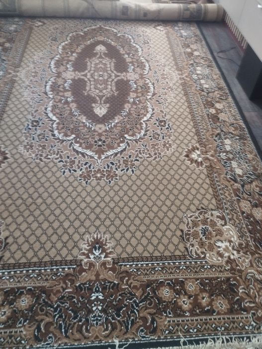 Продам два ковра. Один 3:5 ,и ,2,5 : на 4,5