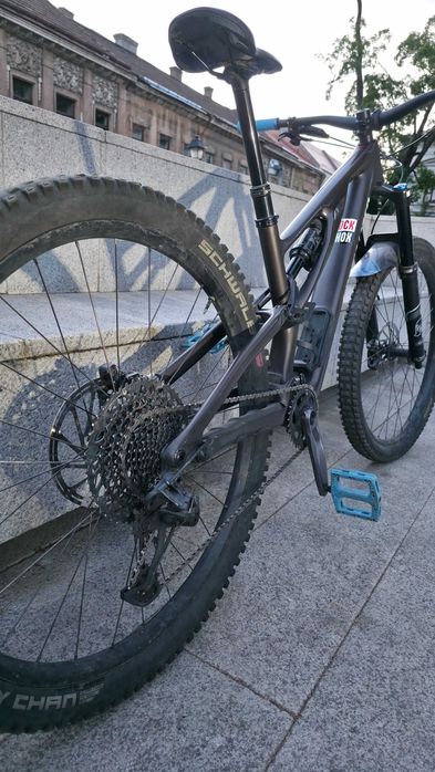 Bicicleta full suspension
