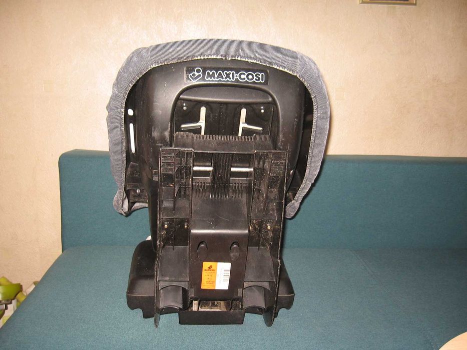 Продавам детско столче за кола MAXI-COSI