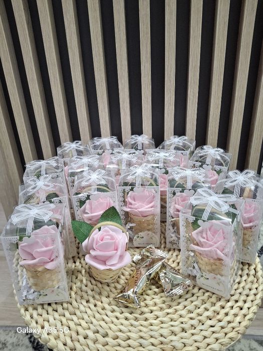 Рзичка в кошничка с шоколадова бонбона в прозрачна кутия!