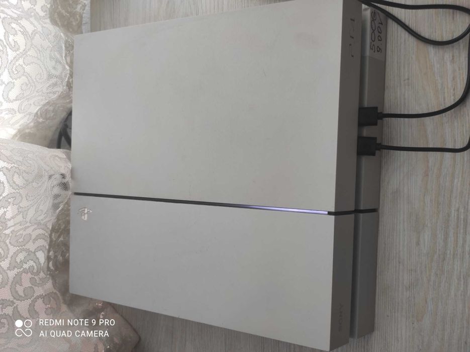 Продаётся PlayStation 4
