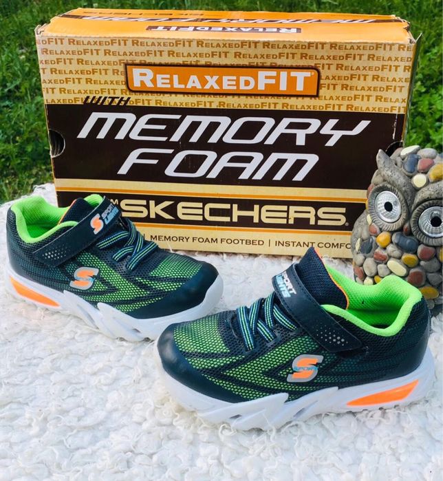 Adidasi baiat SKECHERS-marimea 28,inter18cm,leduri,nu piele Salomon