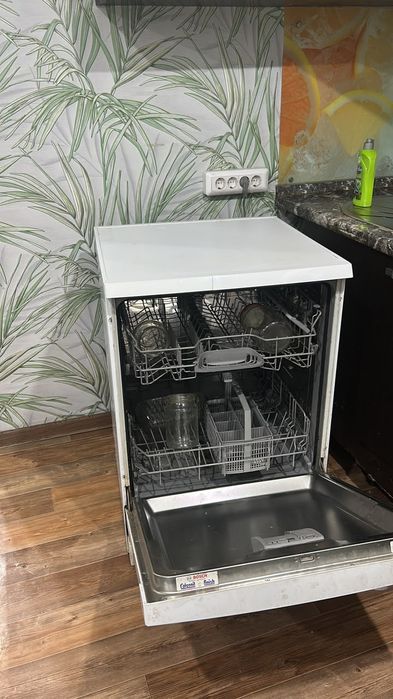 Продам посудомоечную машину
