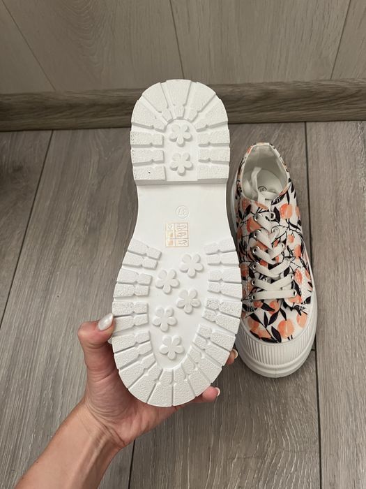 Дамски Цветни Кецове