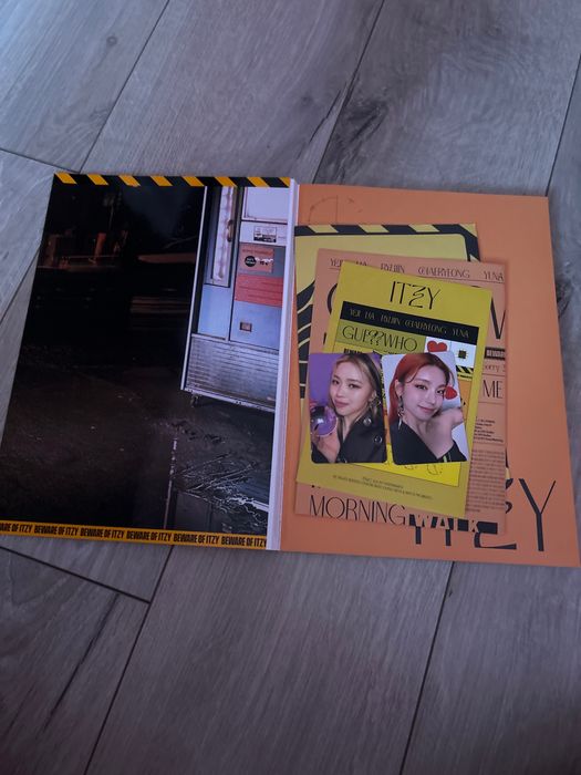 Kpop албум itzy guess who