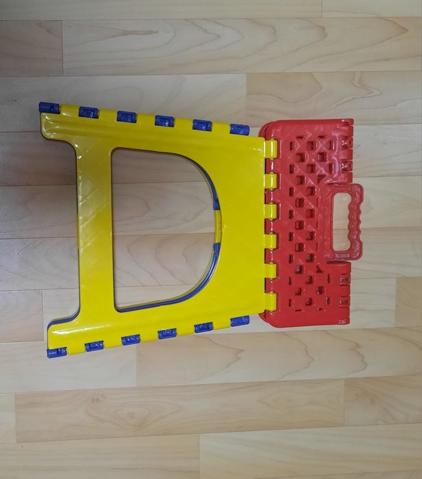 Стульчик  складной. Детский. Б/у.