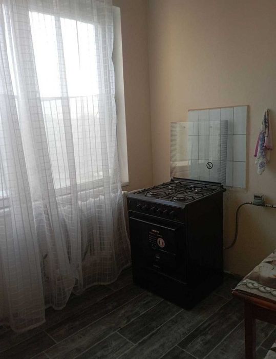 Oila yoki qizlarga 1xona 300ye.Chorsu Qoratosh.Drujba yaqin.Rieltor50%