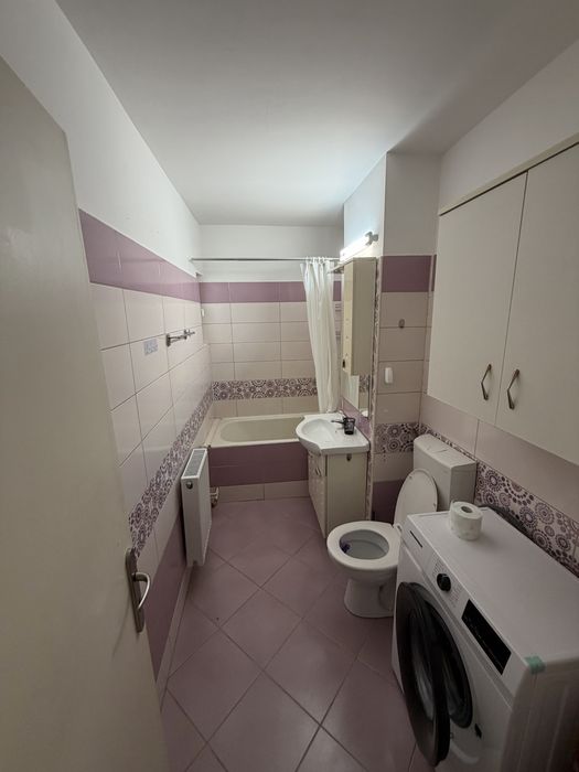 Închiriez apartament 2 camere, decomandat Dambu (zona Darina, scoala)