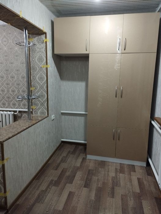 Продаётся 2 х.комнатная с Евроремонтом в 4 мк 4 этаж,переделанная в 3х